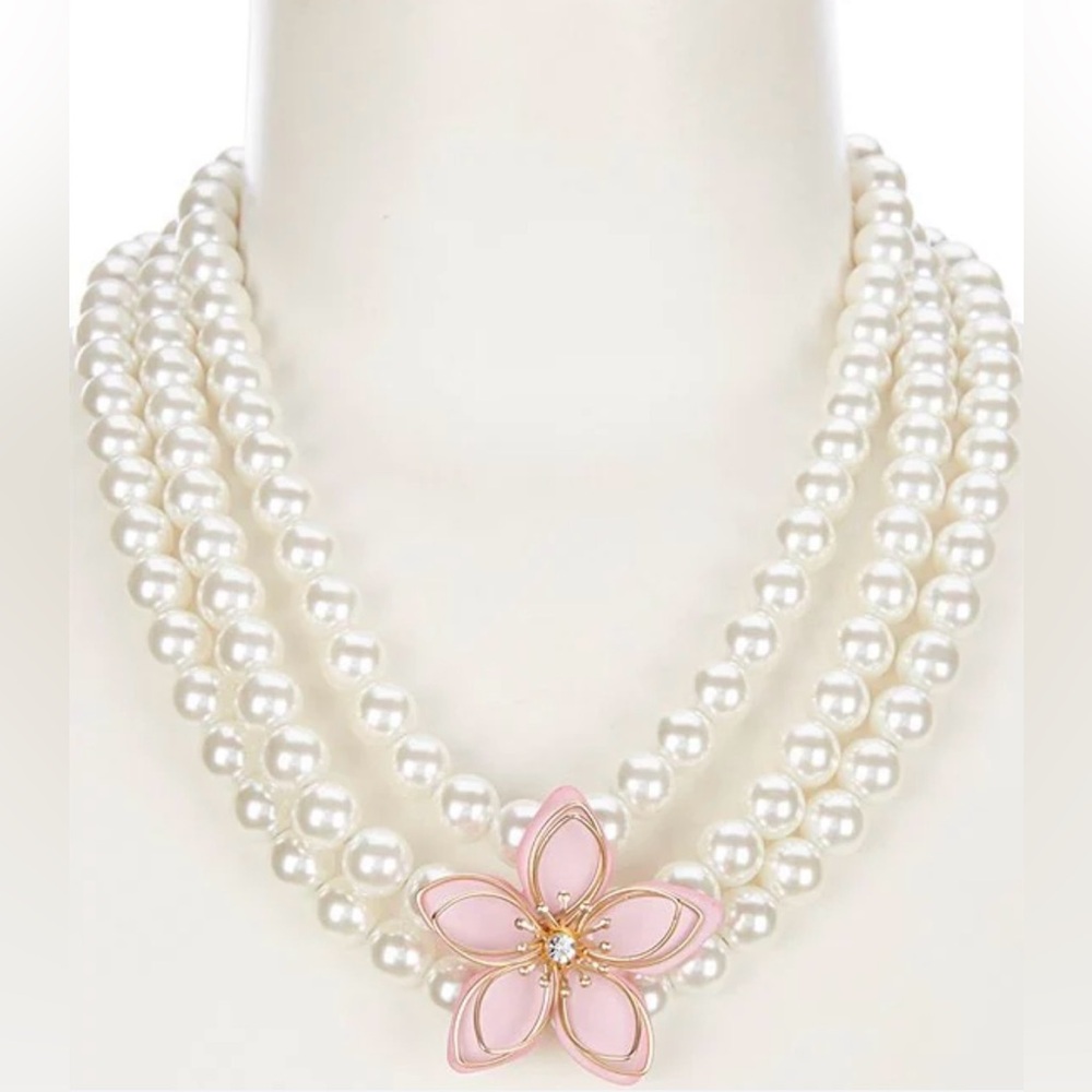 NWT Southern Living pearl and gold necklace with three strands.